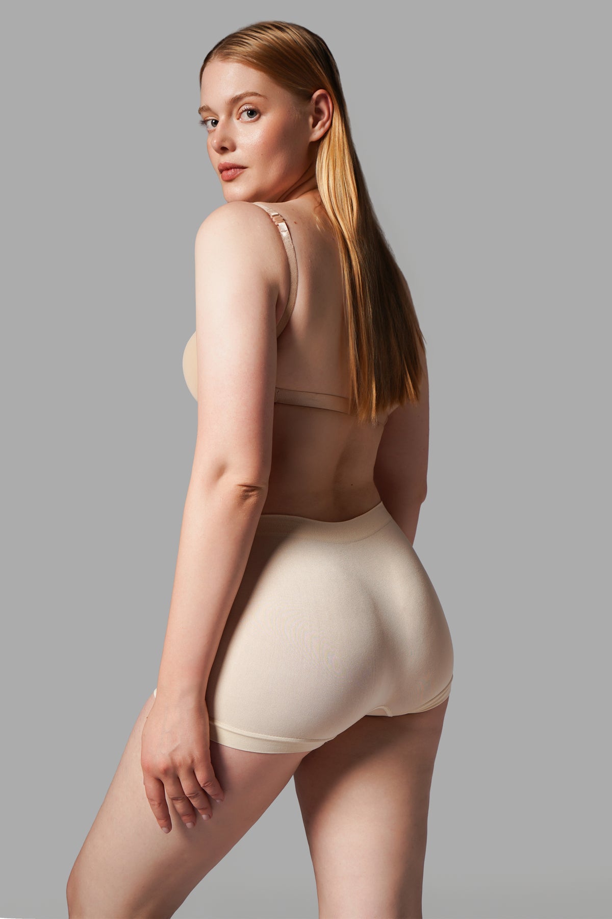 KADIN BOXER Toparlayıcı İz Yapmayan Seamless Örme BOXER 2001 Bej